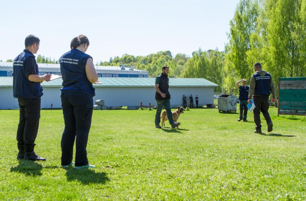 Valsts robežsardzes koledžā norisinās FRONTEX aģentūras kinoloģijas instruktoru apmācību kurss