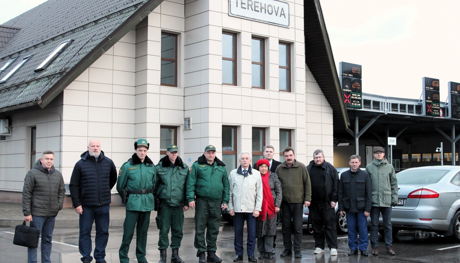 FOTO: Deutātu un VRS pārstāvji kopbildē