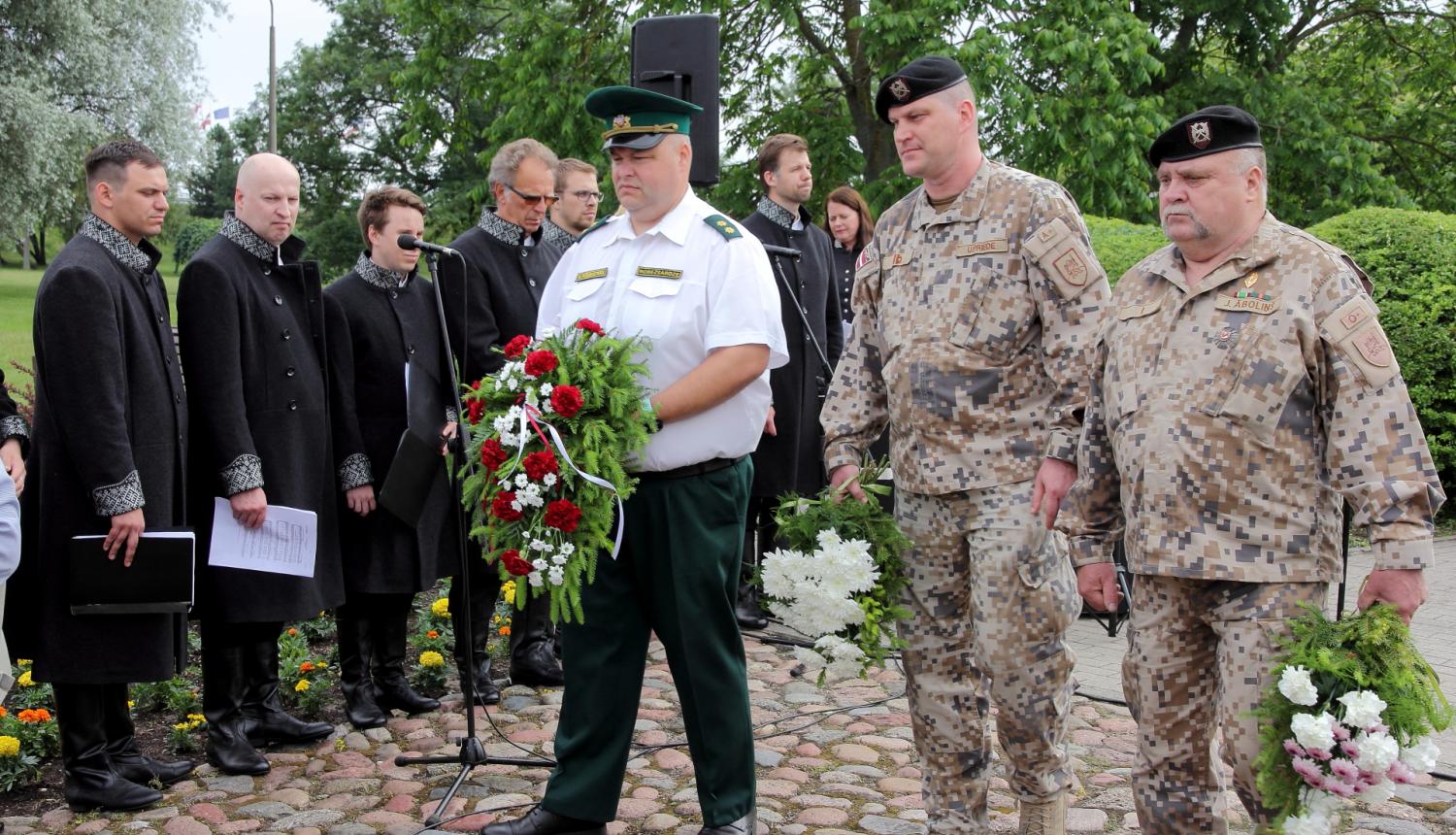 FOTO: VRS Ventspils pārvaldes amatpersonas atceres pasākumā komunistiskā genocīda upuru piemiņai