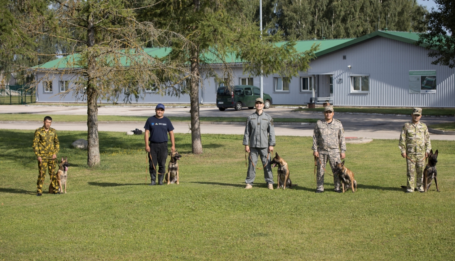 FOTO: Kinologi kopā ar suņiem